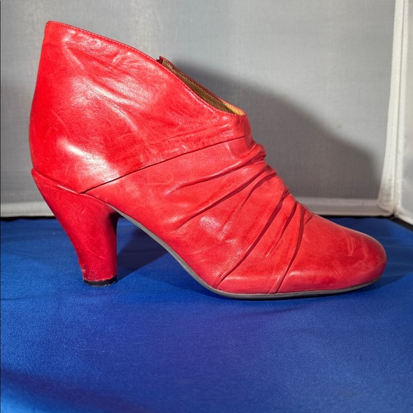 Miz Mooz Erica red leather zip up booties ankle boots size 9 - Picture 4 of 10
